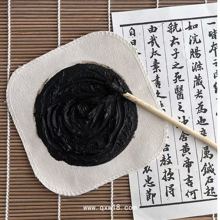 現(xiàn)貨膏貼無紡布老黑膏貼頸椎膝蓋關(guān)節(jié)膏藥肩周發(fā)熱大膏貼 東進藥業(yè)